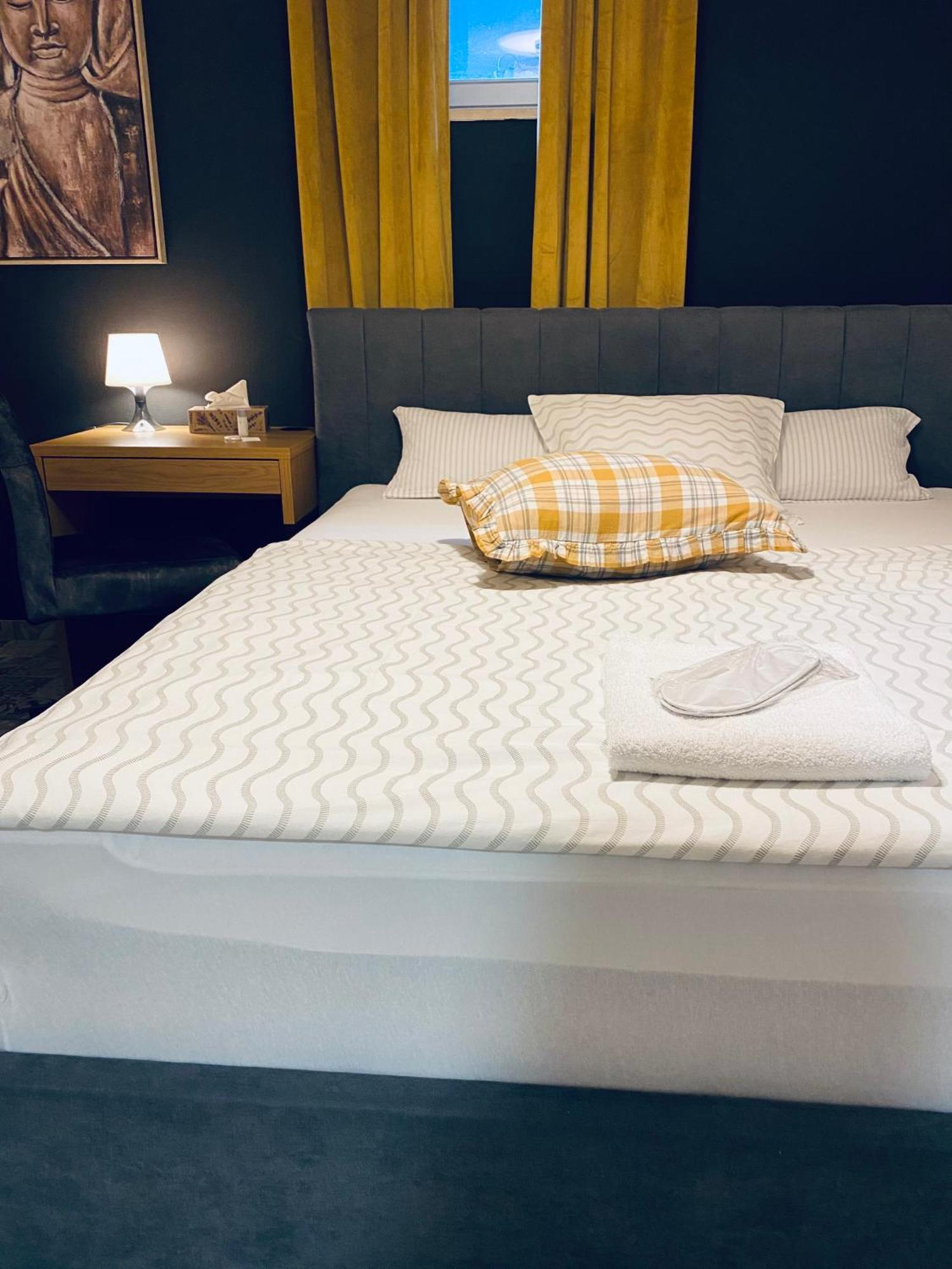 Rooms & Apartment Zala Airport Shuttle Option Cerklje na Gorenjskem Luaran gambar
